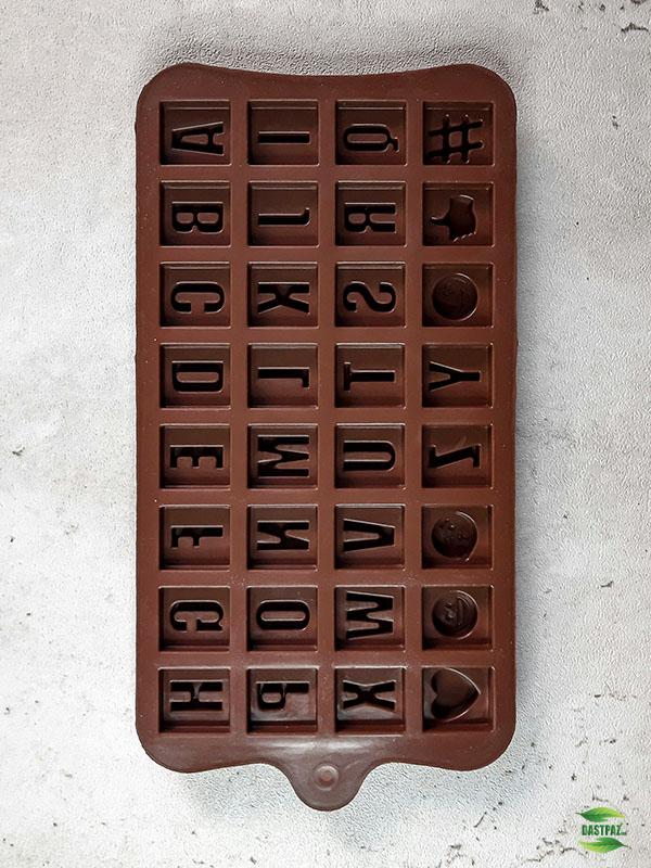 تصویر دوم بزرگ محصول قالب شکلات حروف انگیسی پایه دار در فروشگاه اینترنتی کوک مارکت