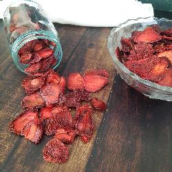 تصویر سوم کوچک محصول توت فرنگی خشک در فروشگاه اینترنتی کوک مارکت