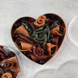 تصویر محصول لواشک تزئینی طرح قلب 180 گرمی در فروشگاه اینترنتی کوک مارکت